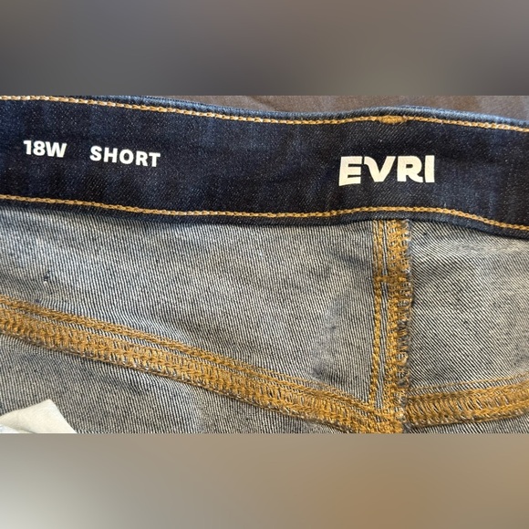 EVRI Dark Blue Denim Shorts sz 18 Short NWOT - Picture 3 of 4